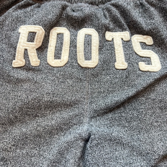 ROOTS grey comfy sweatpants - Picture 5 of 8